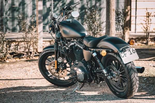 Concessionnaire vs Vendeur particulier : oπ acheter sa moto?